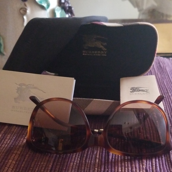 Burberry Women's Sunglasses - Picture 8 of 8